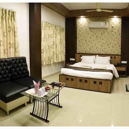Continental Lodge Ingraj Bazar Extérieur photo