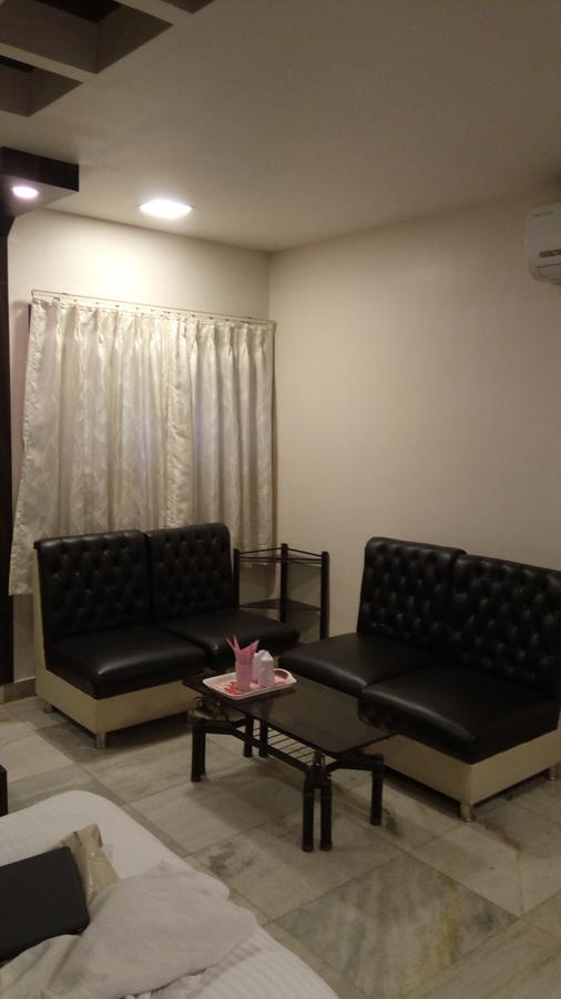 Continental Lodge Ingraj Bazar Extérieur photo