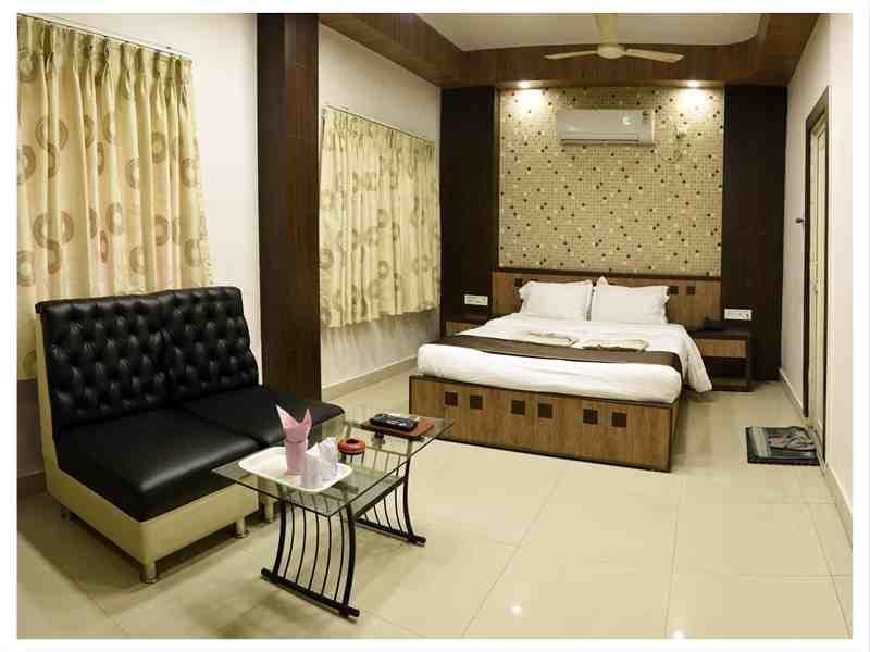 Continental Lodge Ingraj Bazar Extérieur photo